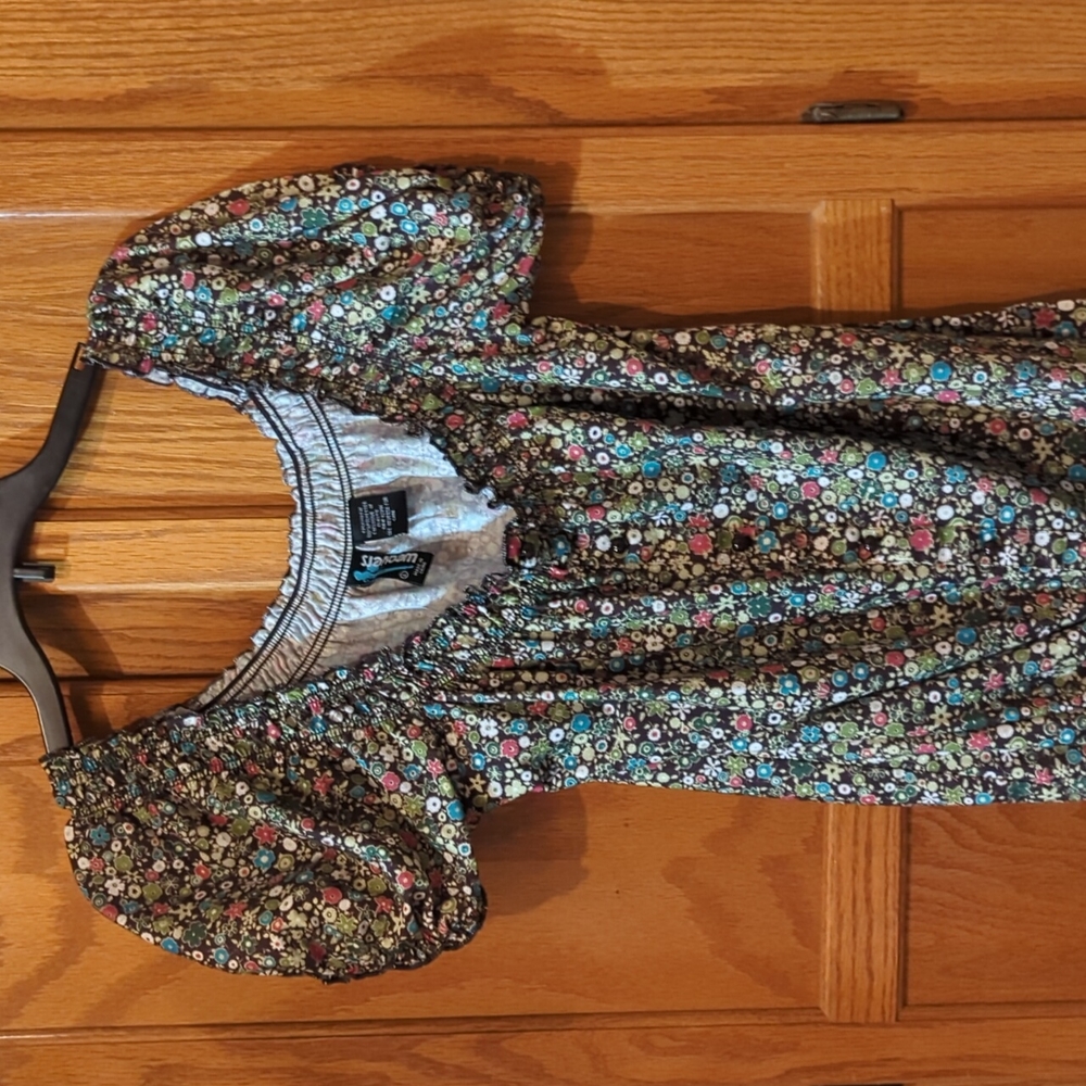 Floral ruffle top by weavers in size L